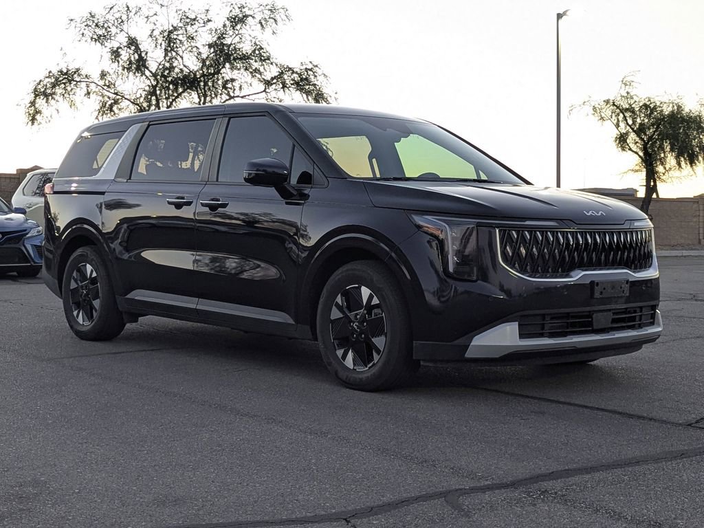 Used 2025 Kia Carnival LXS FWD image 3