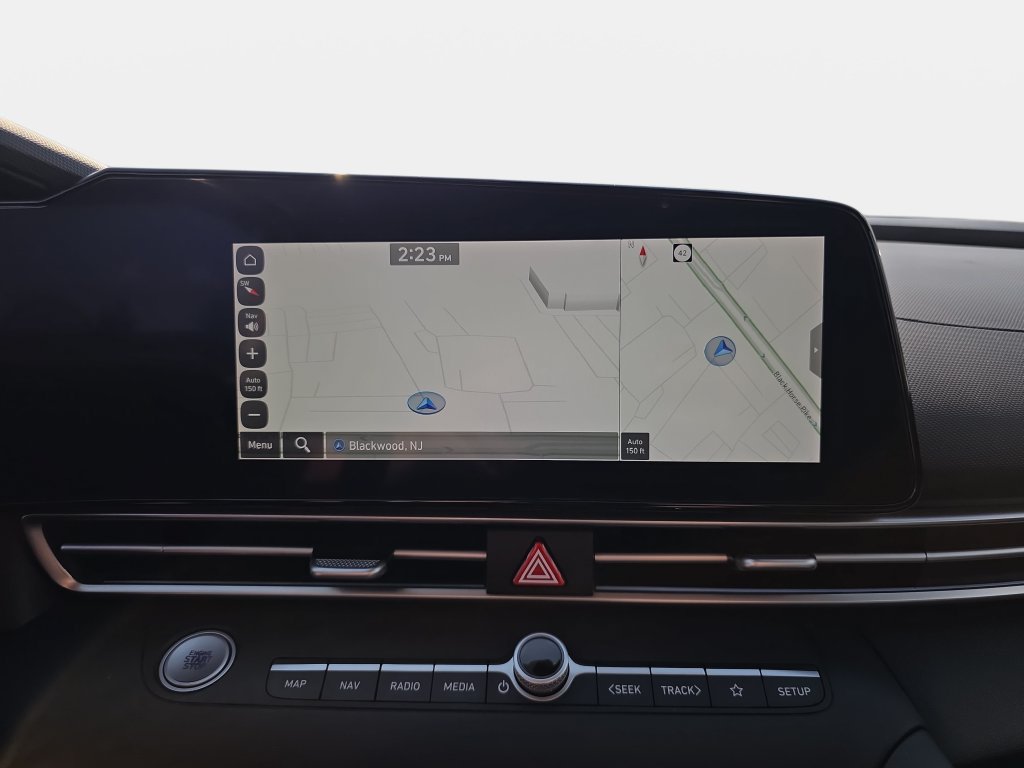 Used 2024 Hyundai Elantra Limited FWD image 19