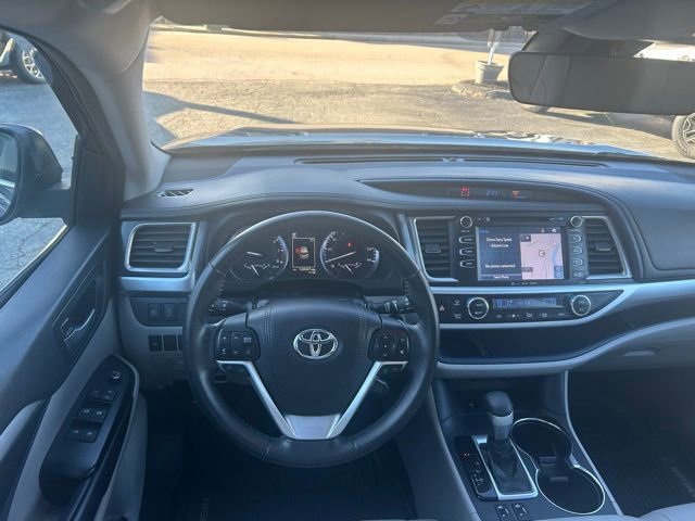 Used 2018 Toyota Highlander XLE AWD/4WD image 19
