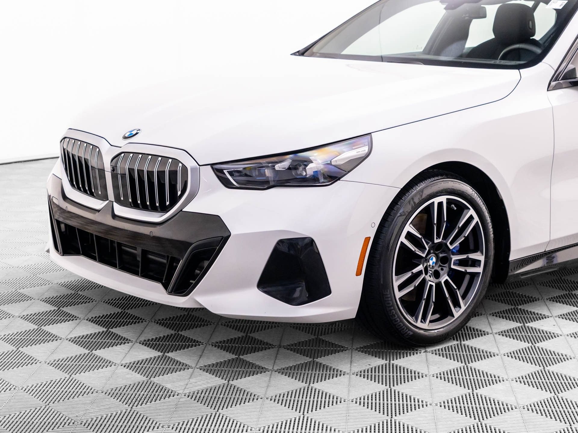 Certified 2026 BMW 530i xDrive AWD/4WD image 40