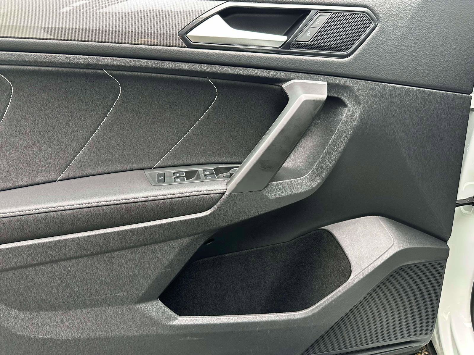 Certified 2023 Volkswagen Tiguan SE image 14