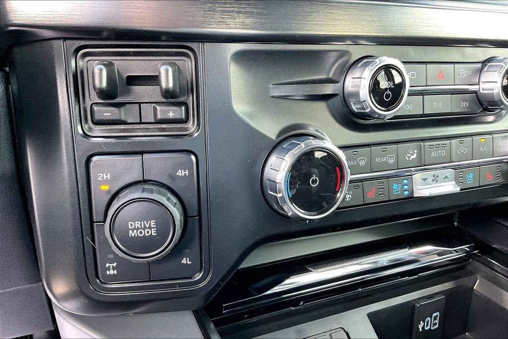 New 2026 Ford F250 Lariat w/ Black Appearance Package image 18