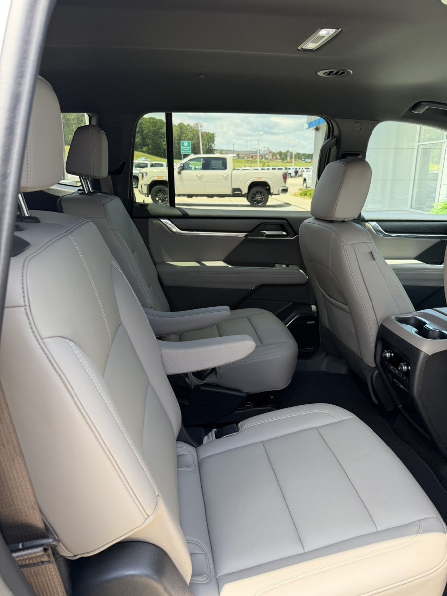 Used 2024 GMC Acadia Elevation w/ Luxury Package FWD image 5