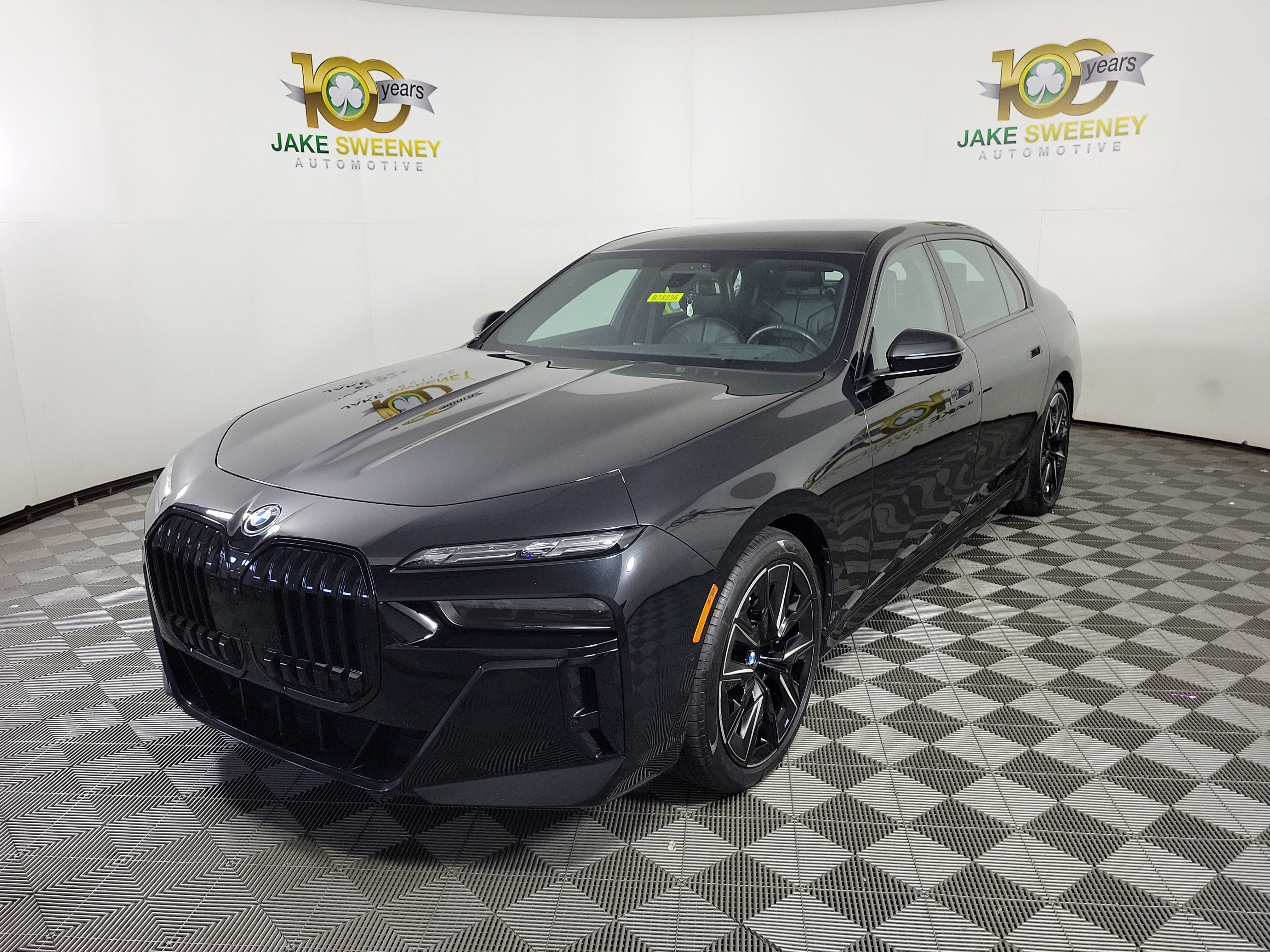 Certified 2024 BMW i7 xDrive60 w/ Executive Package AWD/4WD image 3