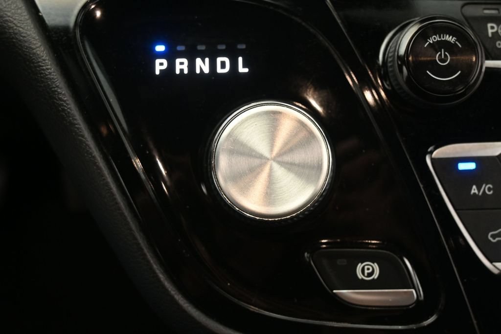 Used 2019 Chrysler Pacifica Touring Plus w/ Advanced Safetytec Group FWD image 24