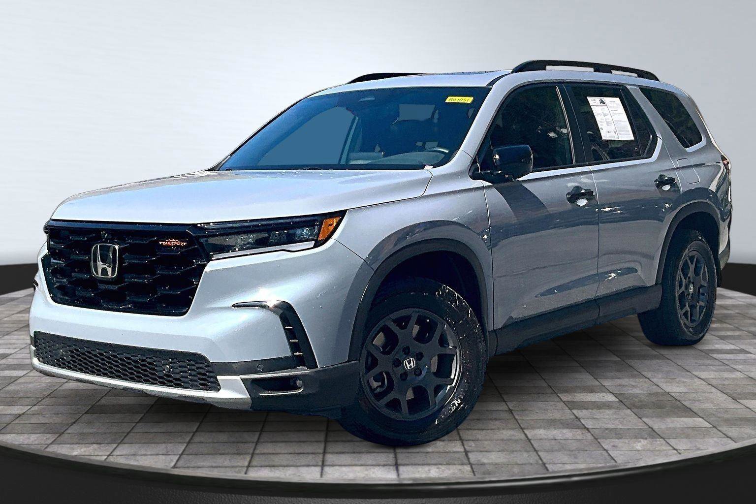 Used 2025 Honda Pilot TrailSport image 13