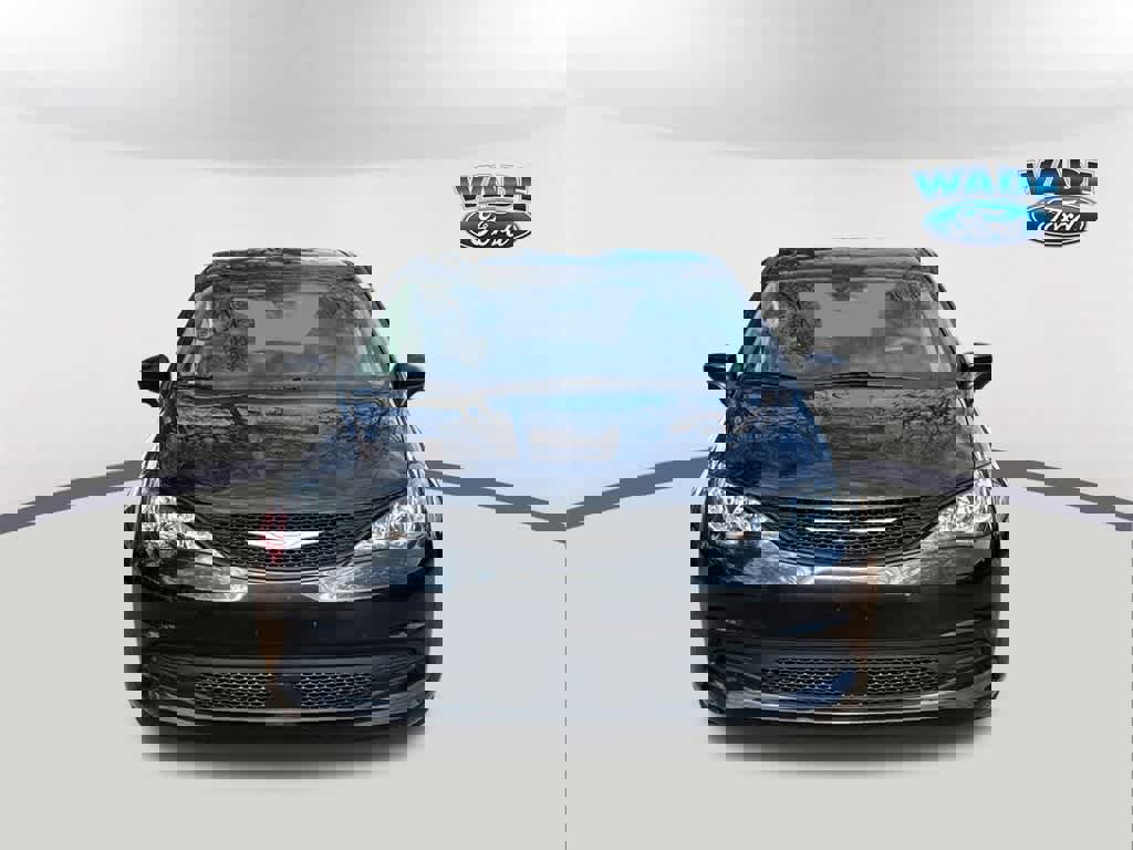 Used 2023 Chrysler Voyager LX video 2