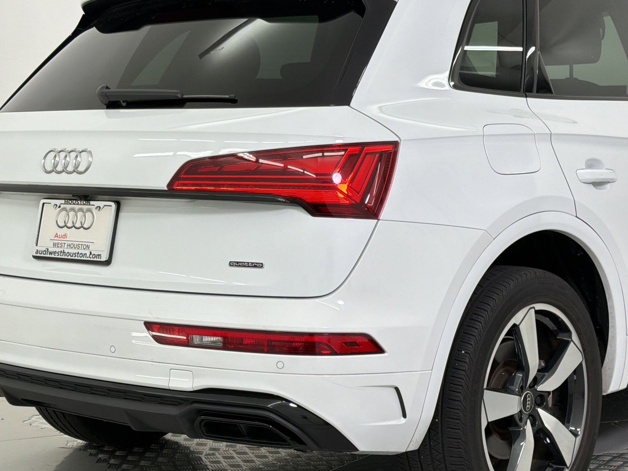 Used 2023 Audi Q5 2.0T Premium Plus w/ Premium Plus Package AWD/4WD image 24