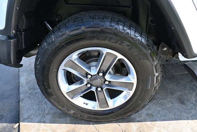 Used 2019 Jeep Wrangler Unlimited Sahara AWD/4WD image 12