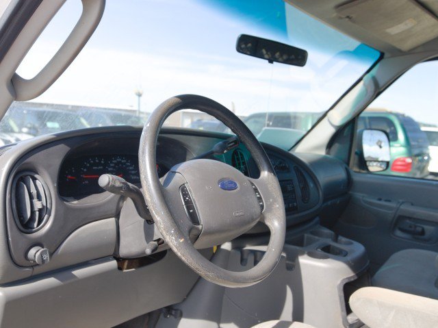 Used 2005 Ford E-150 and Econoline 150 RWD image 15