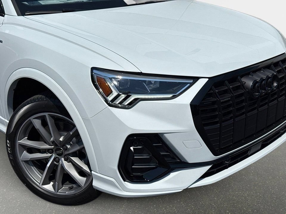 Certified 2025 Audi Q3 2.0T Premium w/ Convenience Package AWD/4WD image 6