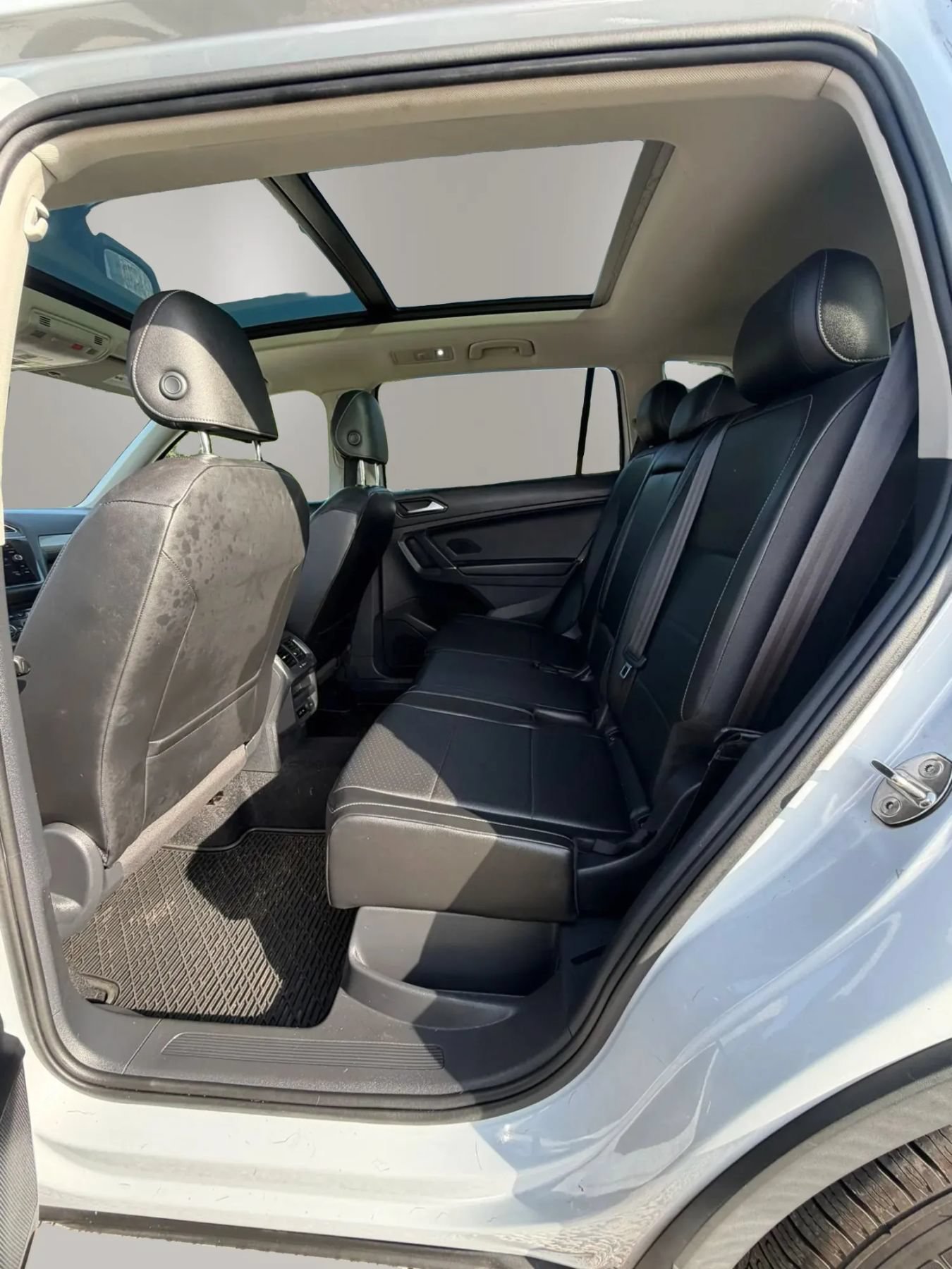 Used 2018 Volkswagen Tiguan SE w/ Panoramic Sunroof Package AWD/4WD image 11