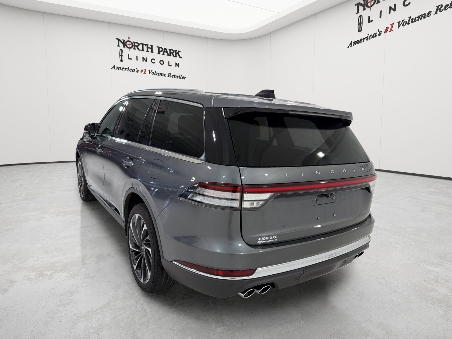 Used 2025 Lincoln Aviator Reserve w/ Equipment Group 201A AWD/4WD image 3