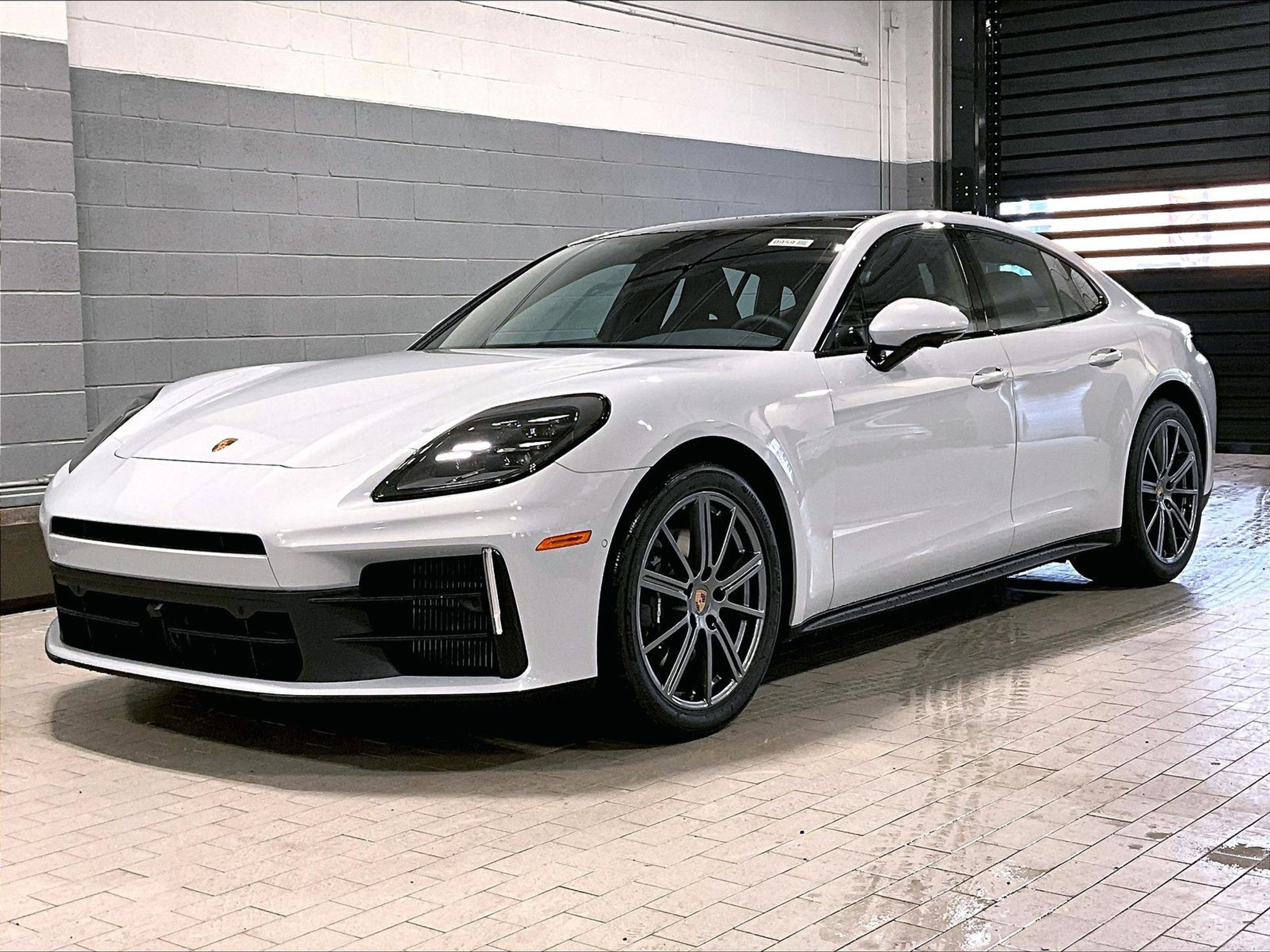 New 2026 Porsche Panamera 4 image 1