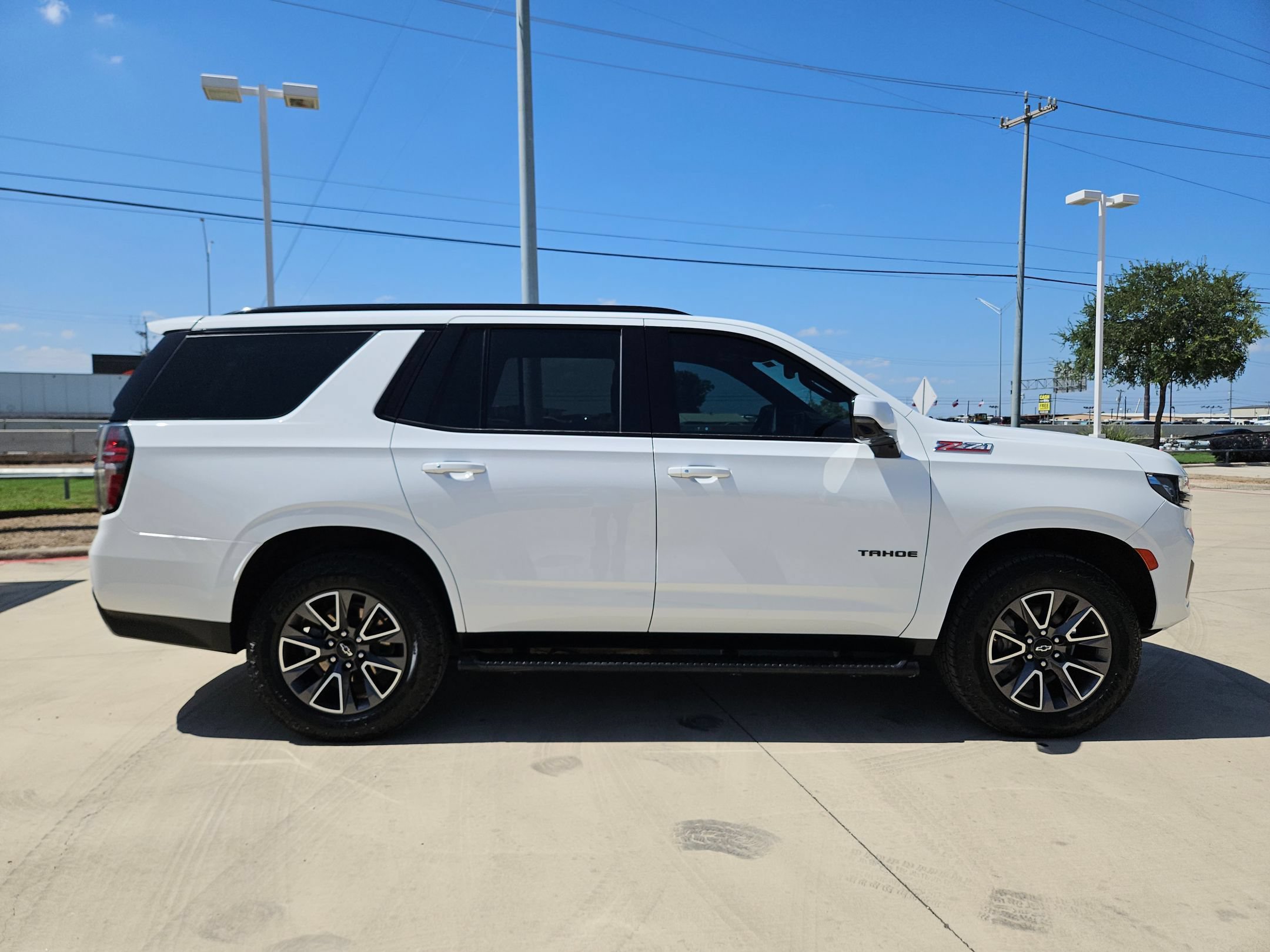 Certified 2024 Chevrolet Tahoe Z71 w/ Luxury Package AWD/4WD image 2