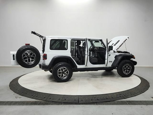 Used 2025 Jeep Wrangler Unlimited Rubicon AWD/4WD image 16