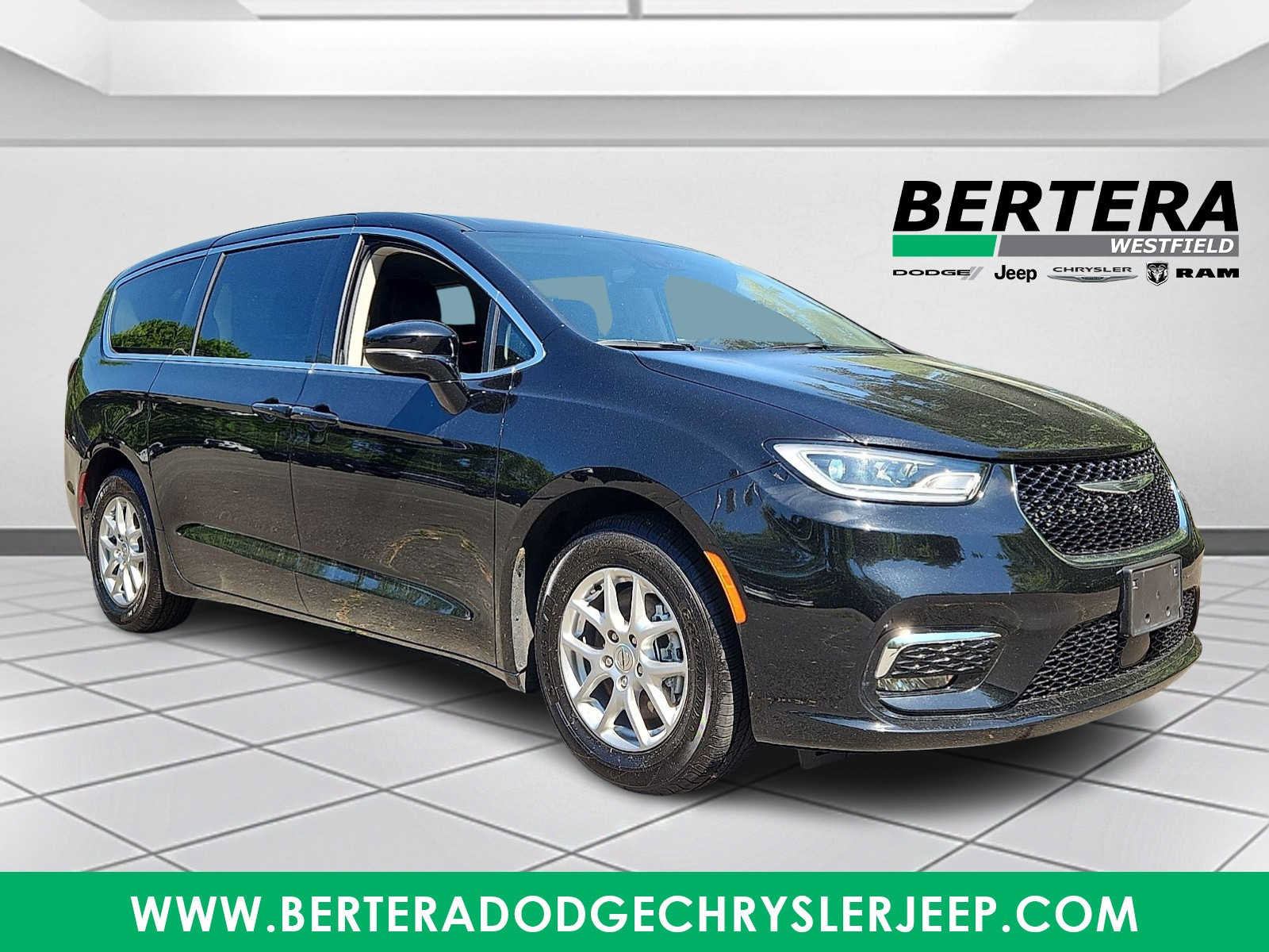 Used 2024 Chrysler Pacifica Touring-L