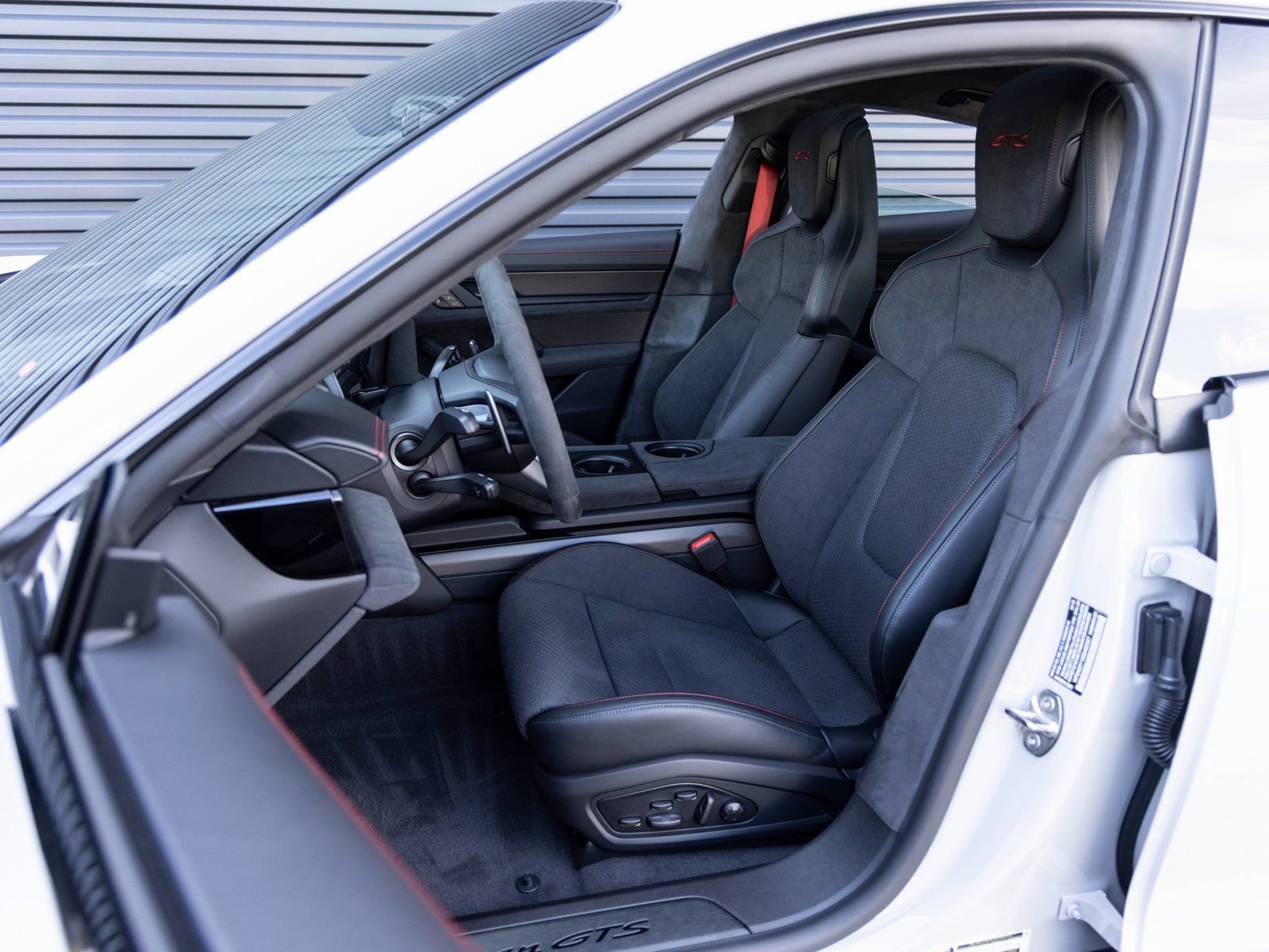 Used 2025 Porsche Taycan GTS image 5