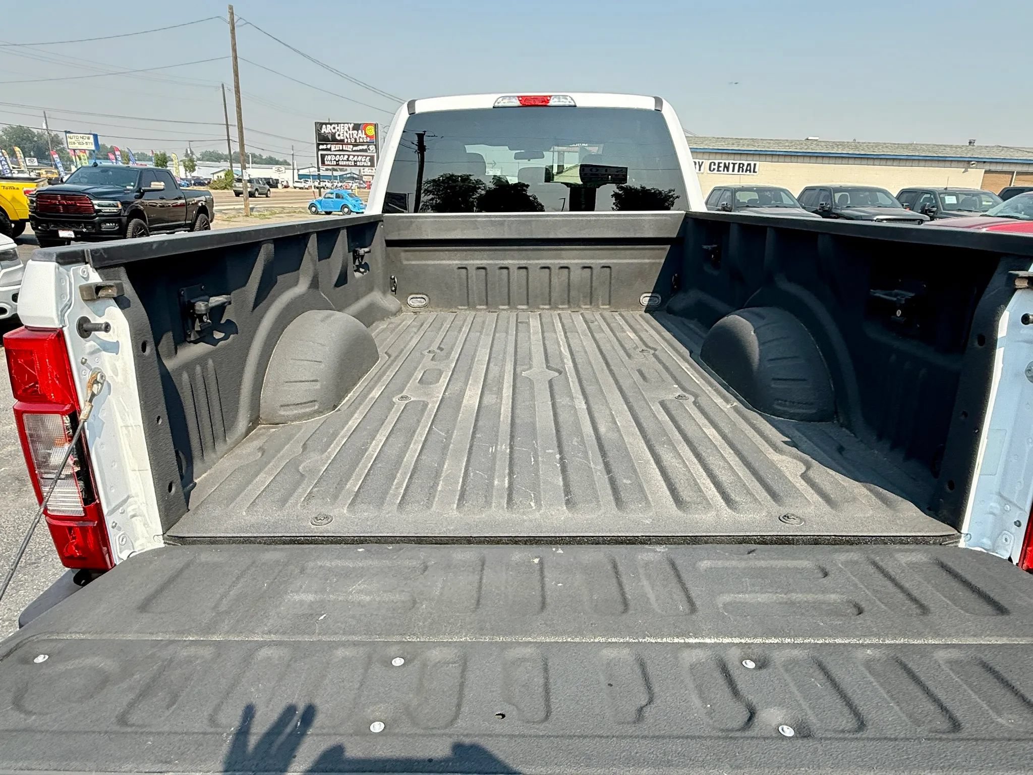 Used 2017 Ford F350 XLT w/ Camper Package AWD/4WD image 15