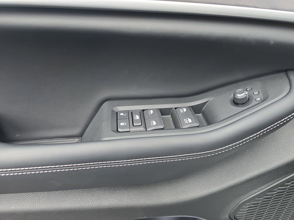 Used 2025 Jeep Grand Cherokee L Limited w/ Black Appearance Package image 16