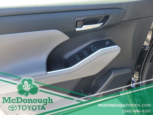 Used 2021 Toyota Highlander XLE image 21