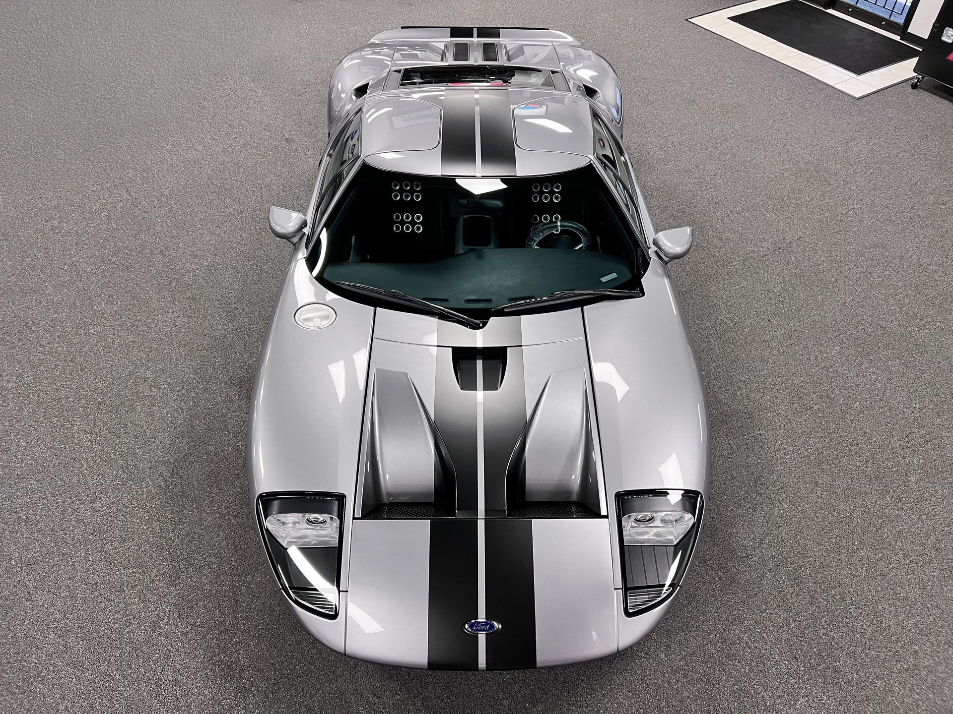 Used 2006 Ford GT RWD image 7