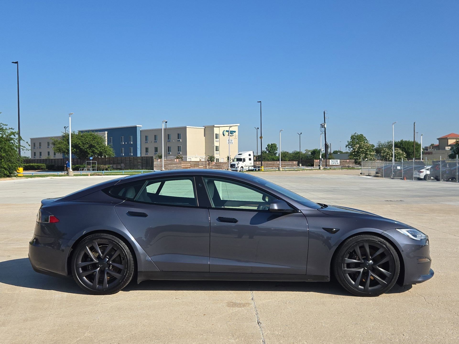 Used 2021 Tesla Model S Plaid AWD/4WD image 2