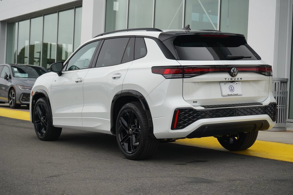 New 2026 Volkswagen Tiguan SE R-Line FWD image 3