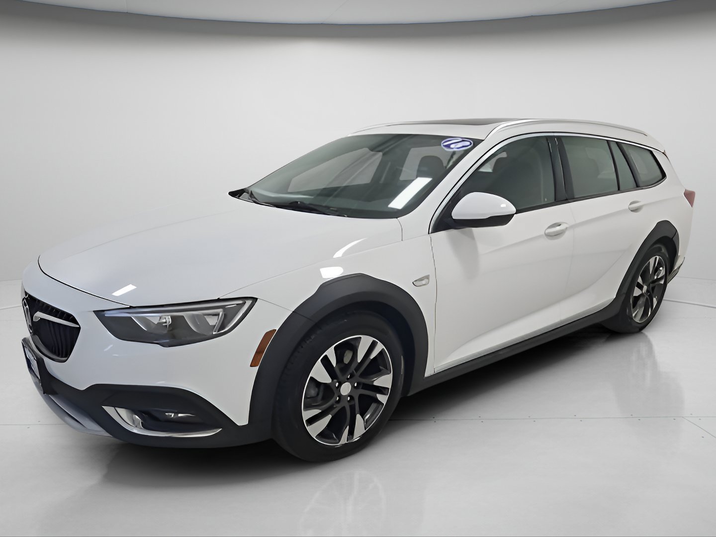 Used 2018 Buick Regal Preferred w/ Sights and Sounds Package AWD/4WD image 4