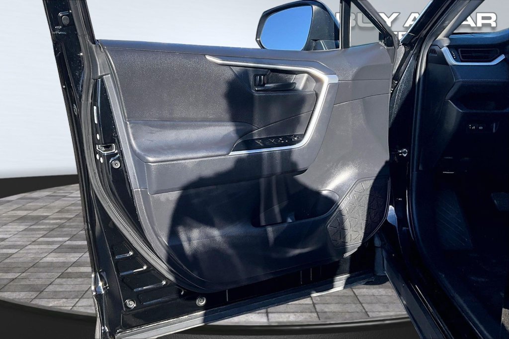 Used 2025 Toyota RAV4 LE AWD/4WD image 22