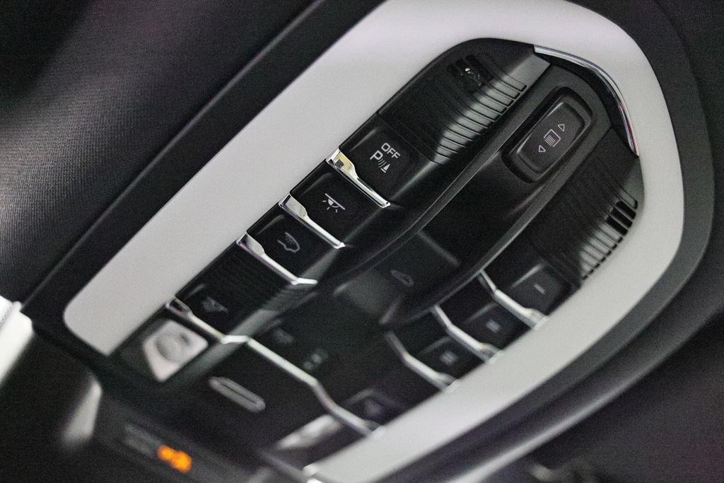 Certified 2026 Porsche Macan AWD/4WD image 42