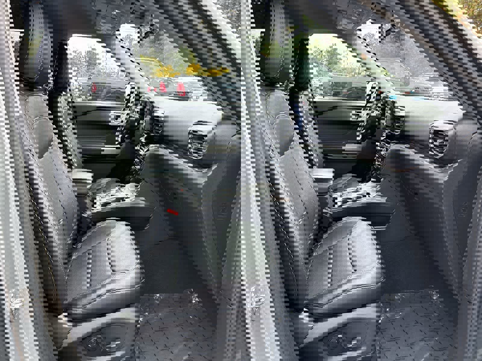 Used 2023 Ford Explorer Limited image 6