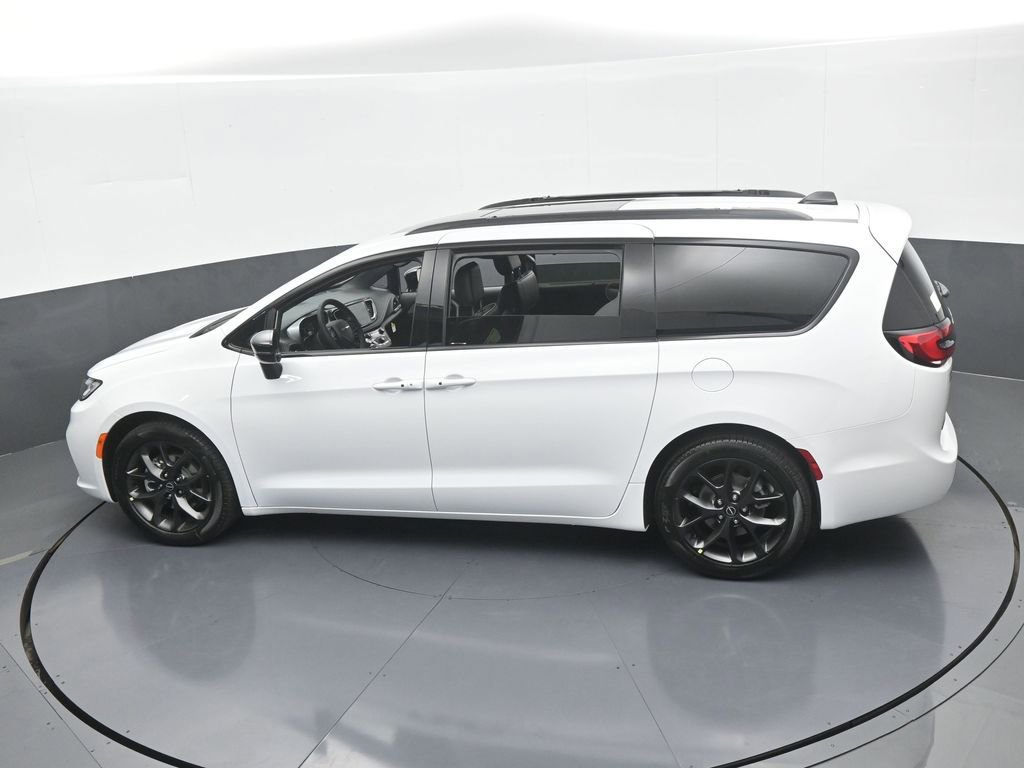 New 2026 Chrysler Pacifica Limited w/ S Appearance Package image 43