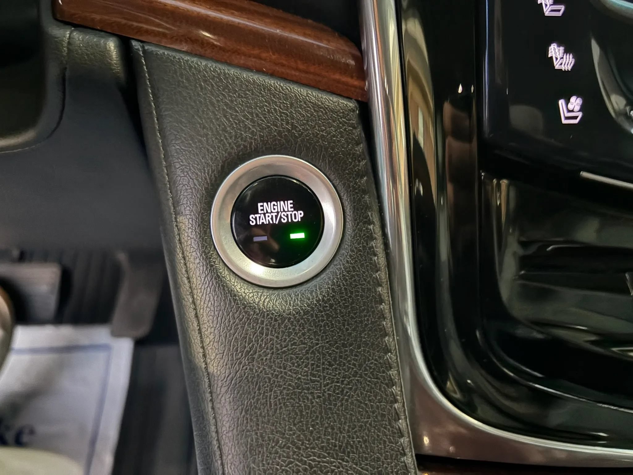 Used 2016 Cadillac Escalade Luxury AWD/4WD image 52