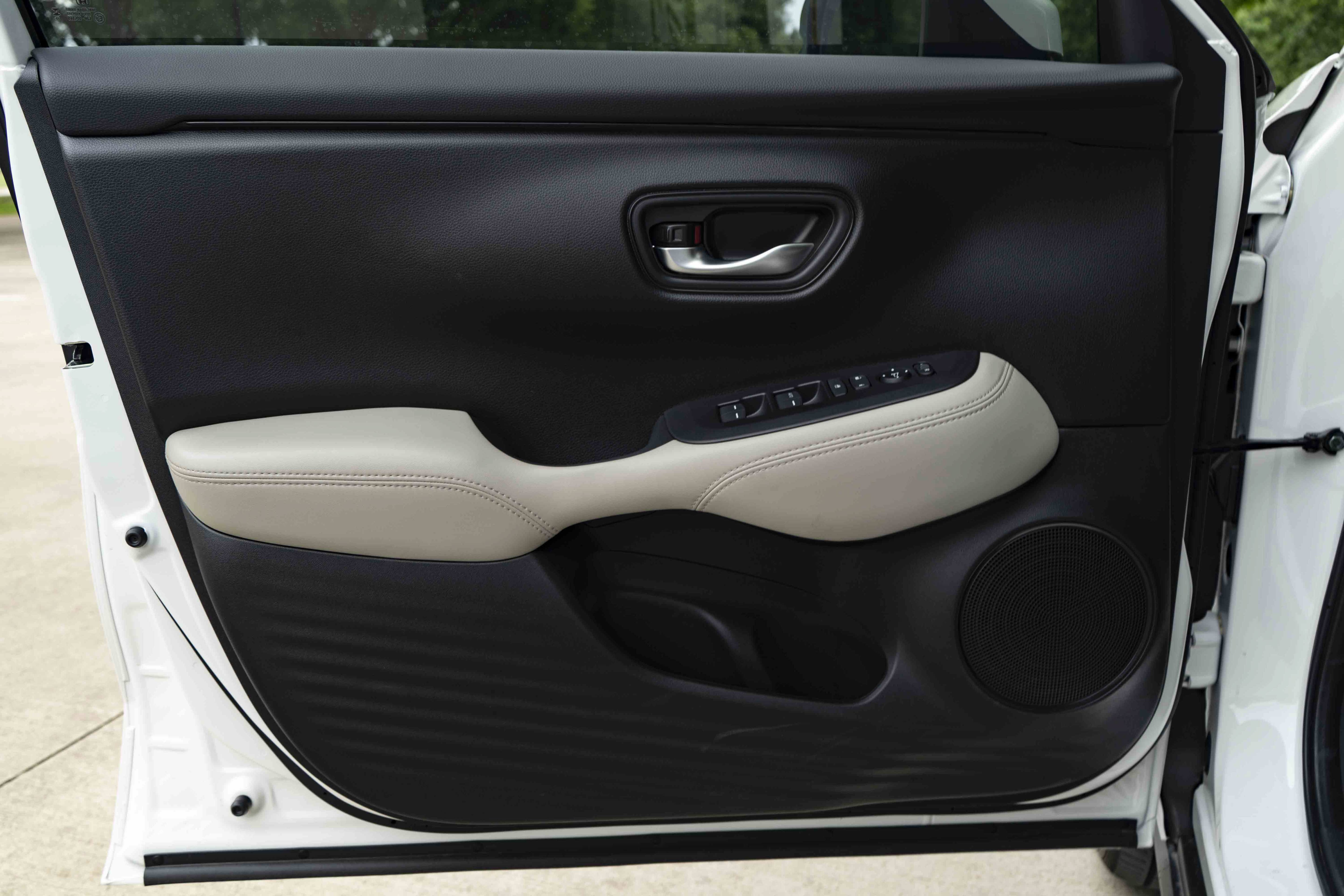 Certified 2026 Honda HR-V LX image 35
