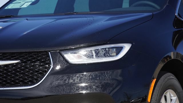 New 2026 Chrysler Pacifica Select FWD image 4