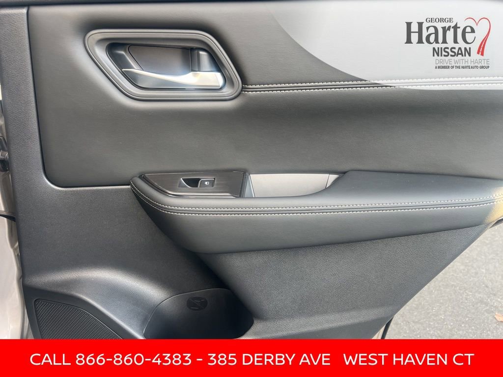 Certified 2025 Nissan Rogue SL image 32