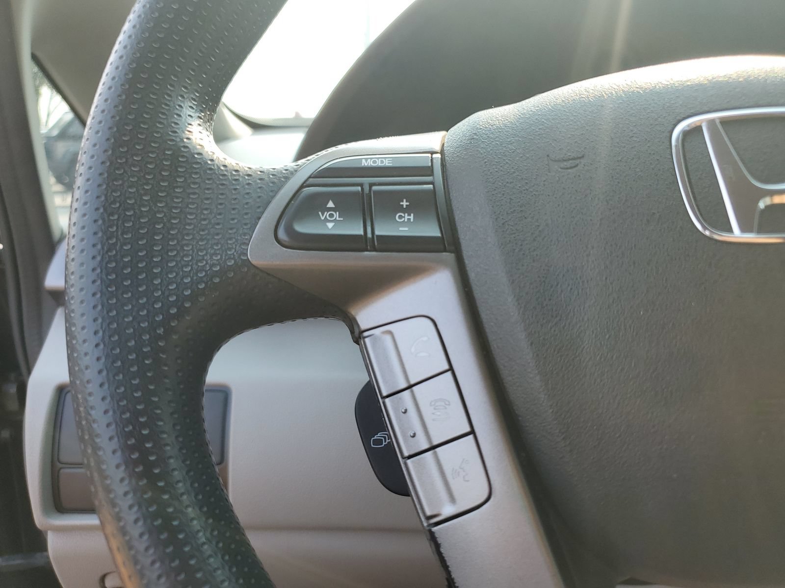 Used 2015 Honda Odyssey LX image 21
