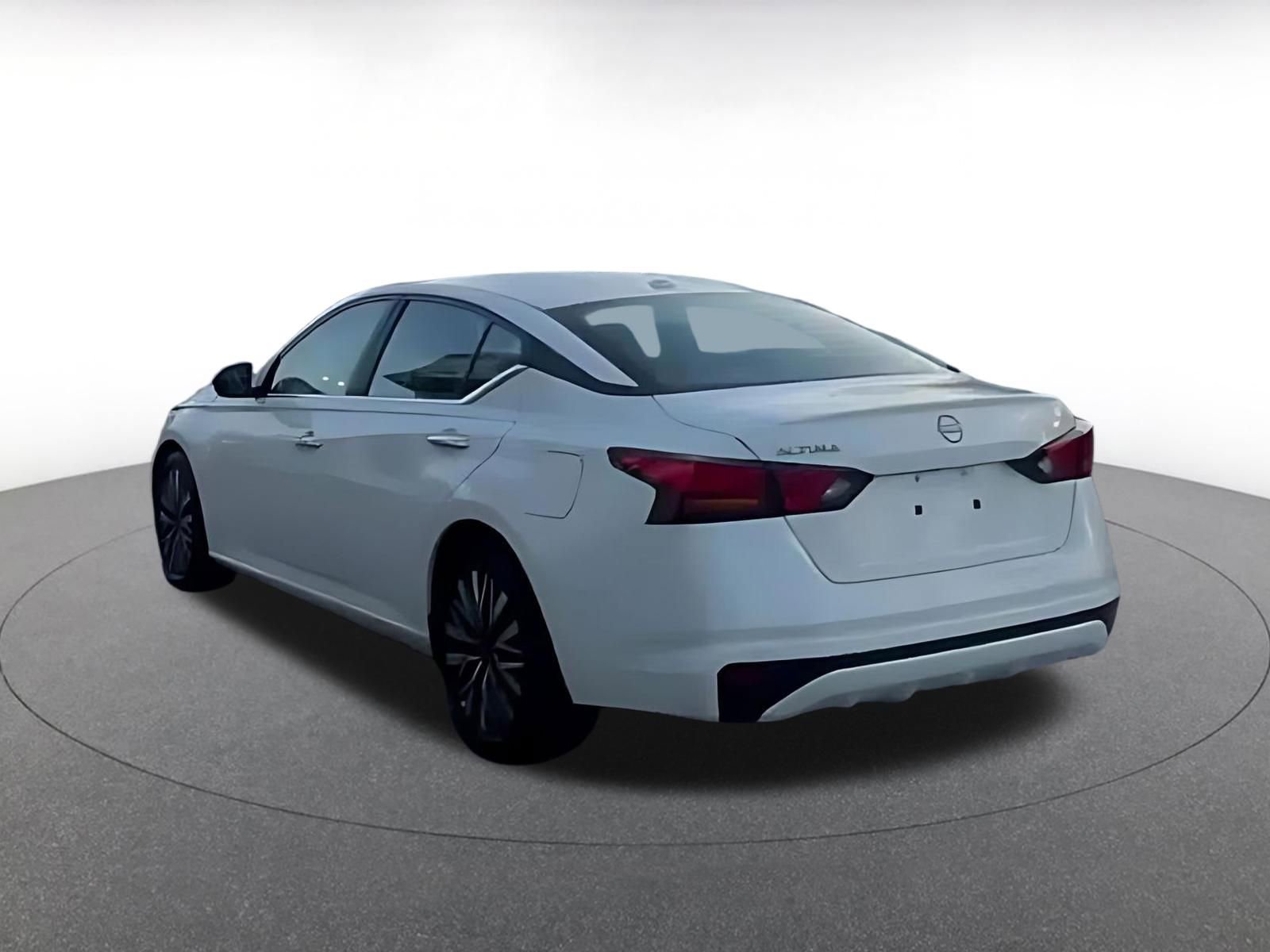 Used 2025 Nissan Altima 2.5 SV image 10
