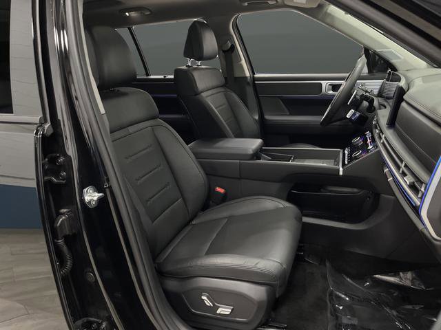 Used 2025 Hyundai Santa Fe Limited AWD/4WD image 33