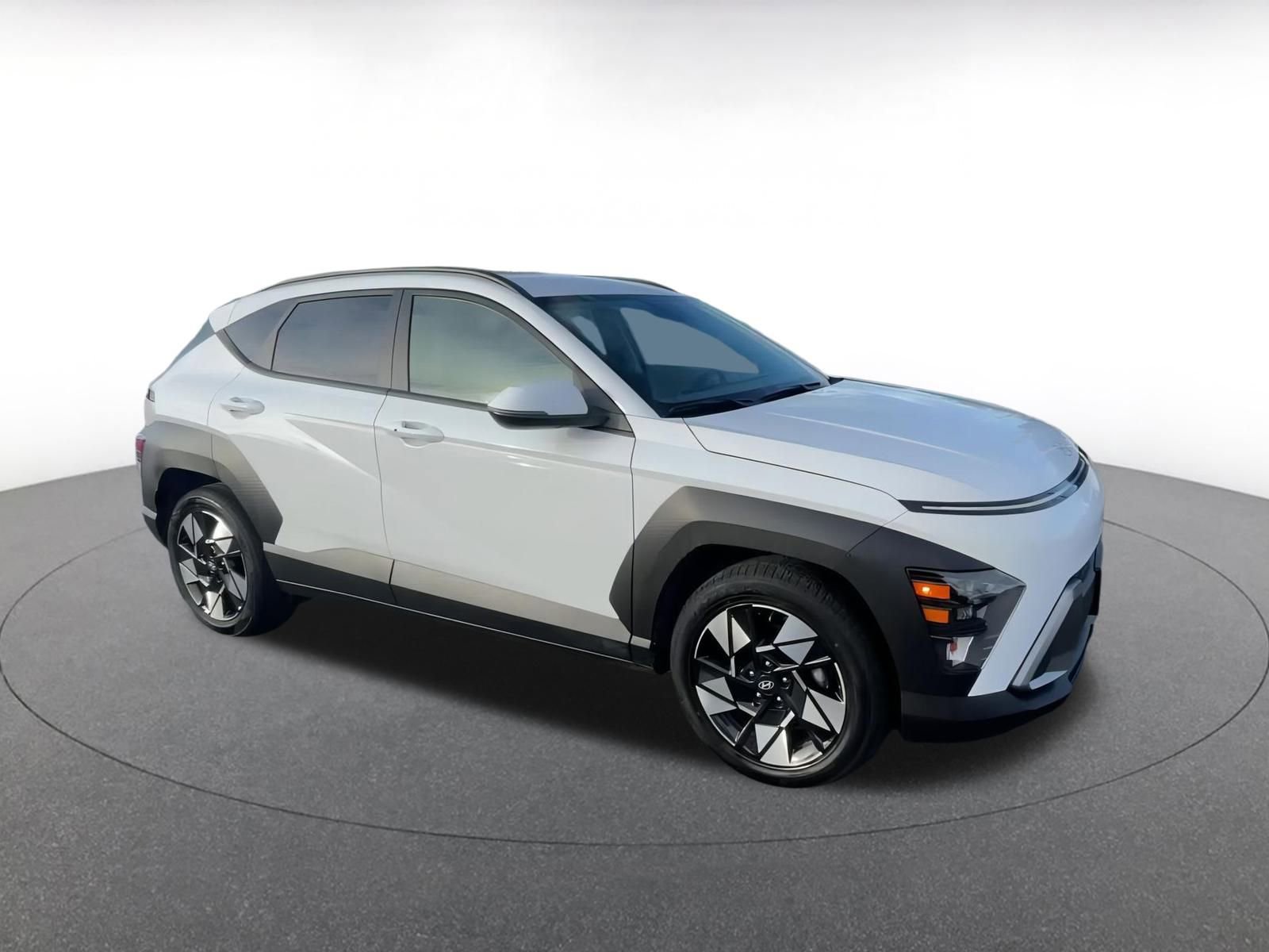 Used 2025 Hyundai Kona SEL image 2