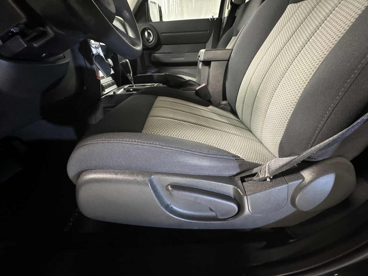 Used 2010 Dodge Nitro SE image 17