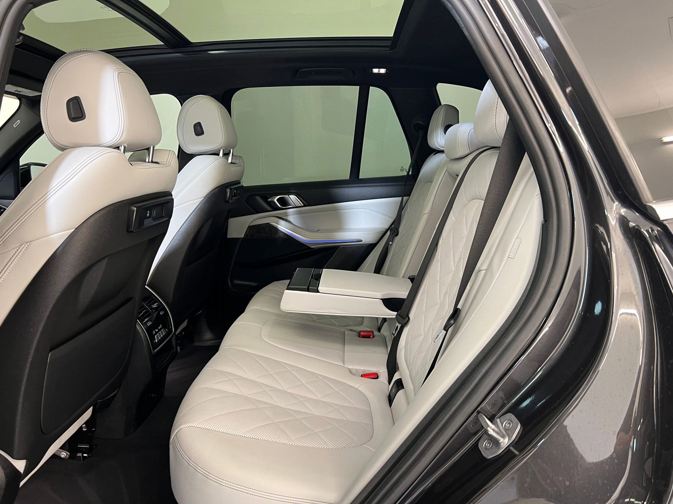 Used 2023 BMW X5 sDrive40i w/ Parking Assistance Package image 13