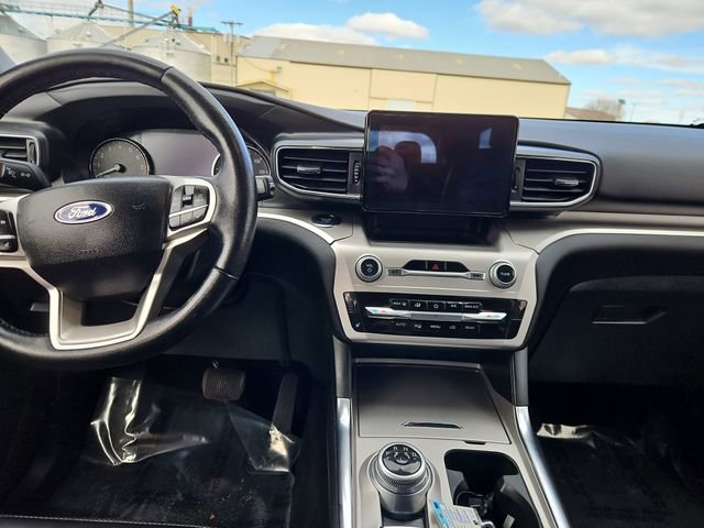 Used 2022 Ford Explorer XLT w/ Equipment Group 202A image 27