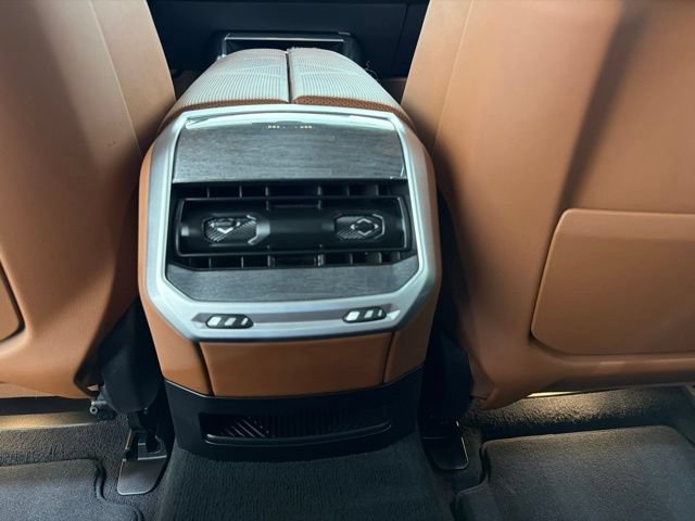 Certified 2024 BMW 740i xDrive w/ Premium Package 2 AWD/4WD image 24