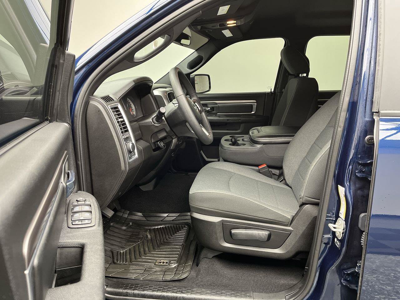 Used 2023 RAM 1500 Warlock AWD/4WD image 3