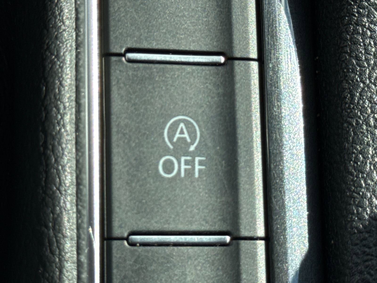 Certified 2022 Volkswagen Tiguan SE R-Line image 30