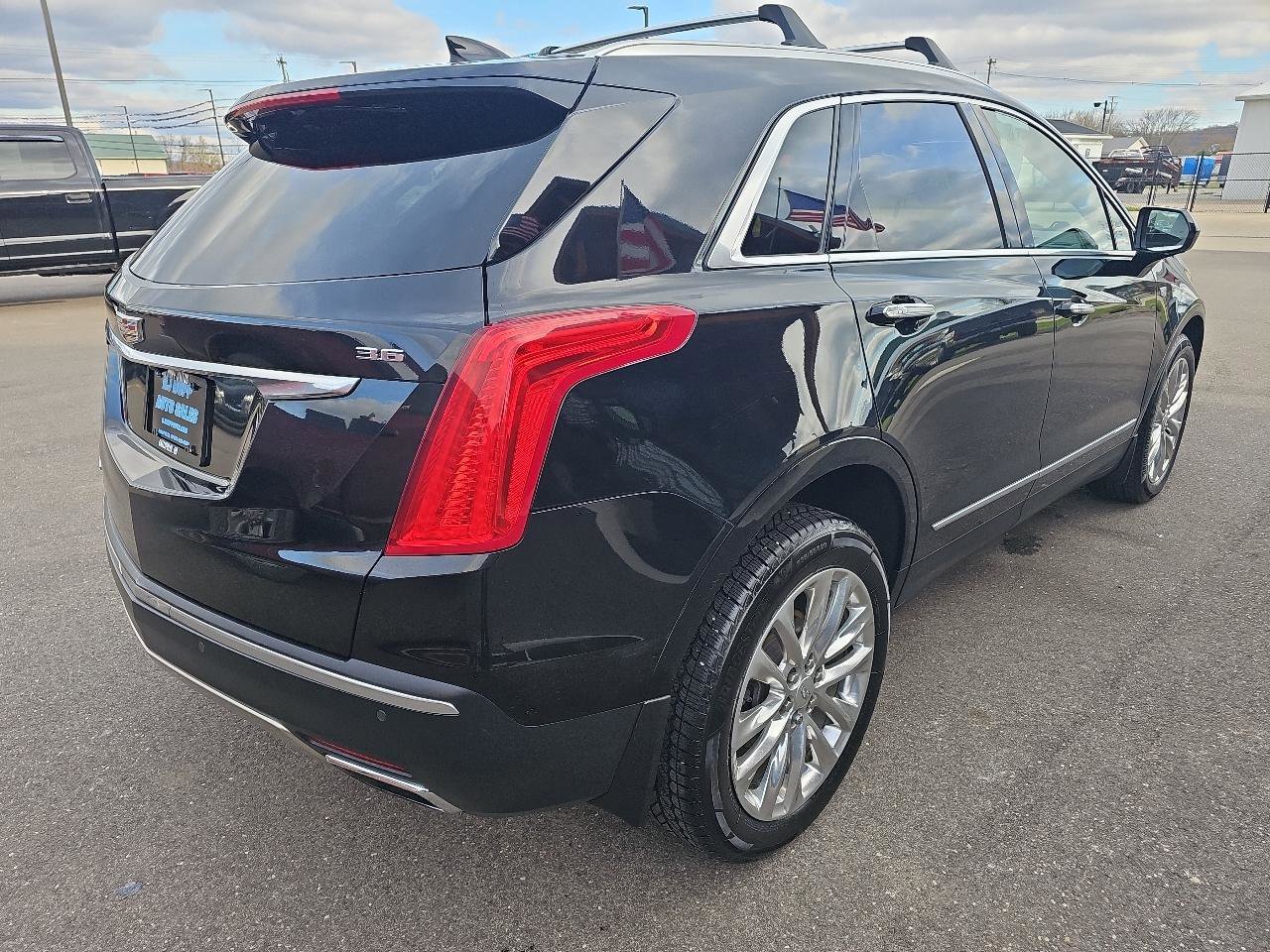 Used 2017 Cadillac XT5 Platinum AWD/4WD image 4
