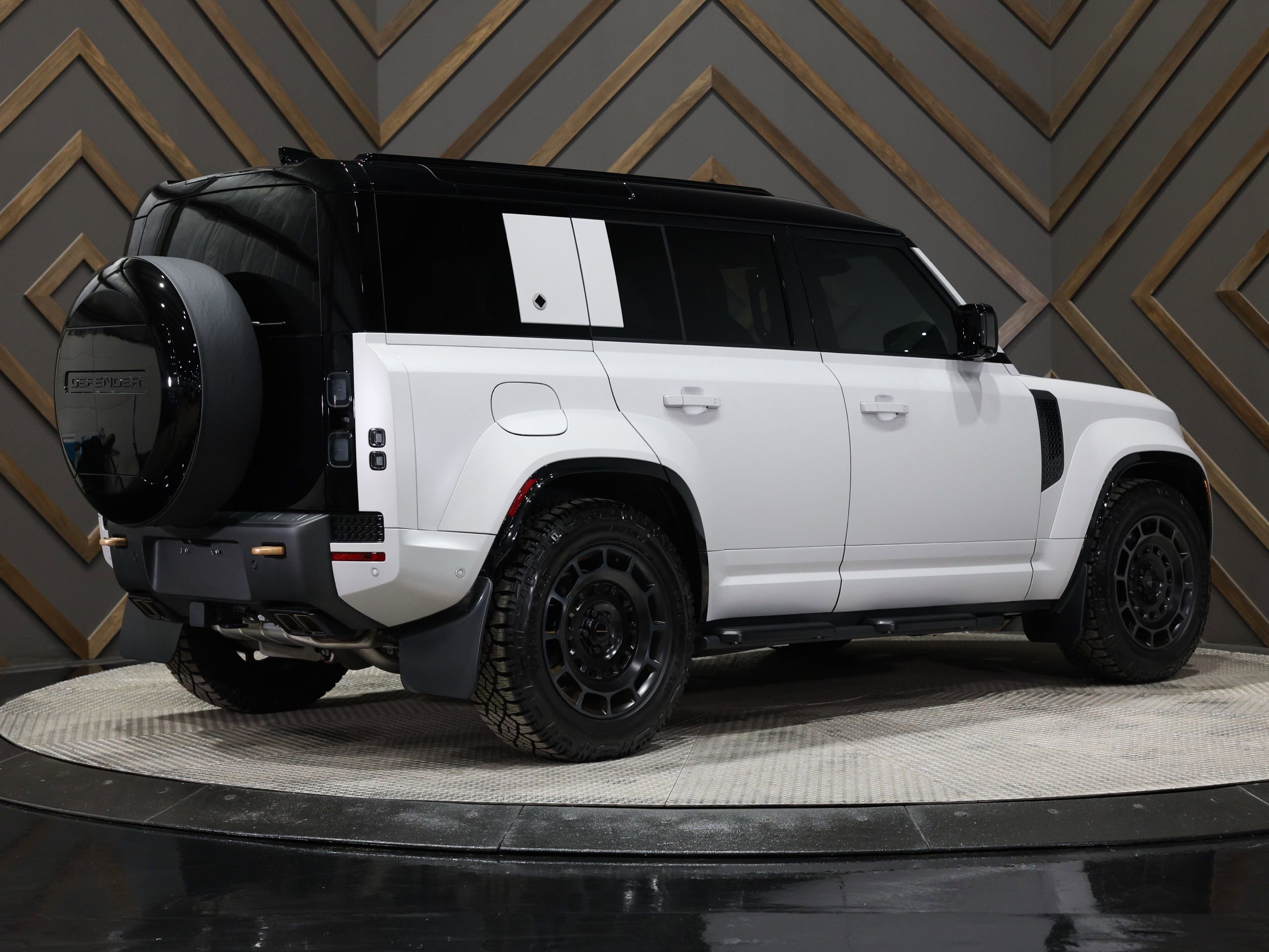 Used 2026 Land Rover Defender 110 image 2