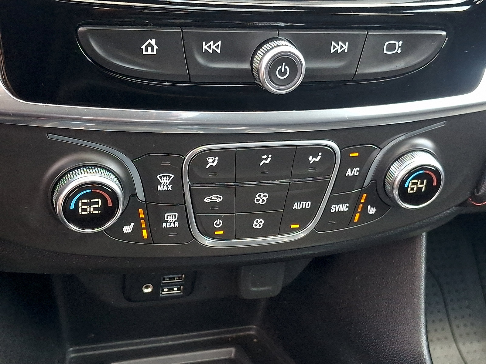Used 2023 Chevrolet Traverse RS w/ LPO, Floor Liner Package AWD/4WD image 16